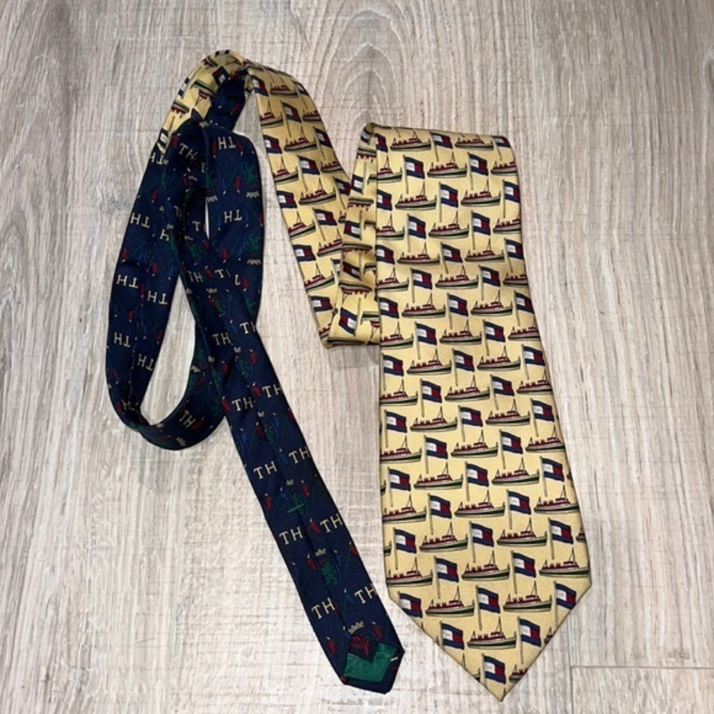 Tommy Hilfiger navy blue and yellow tie